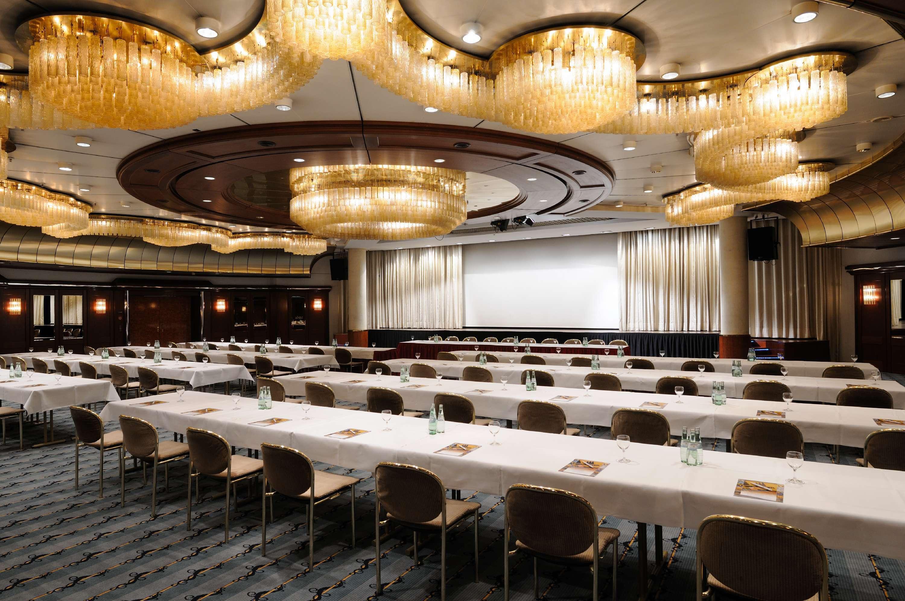 Maritim Hotel Koln Ngoại thất bức ảnh The ballroom of the Queen Mary