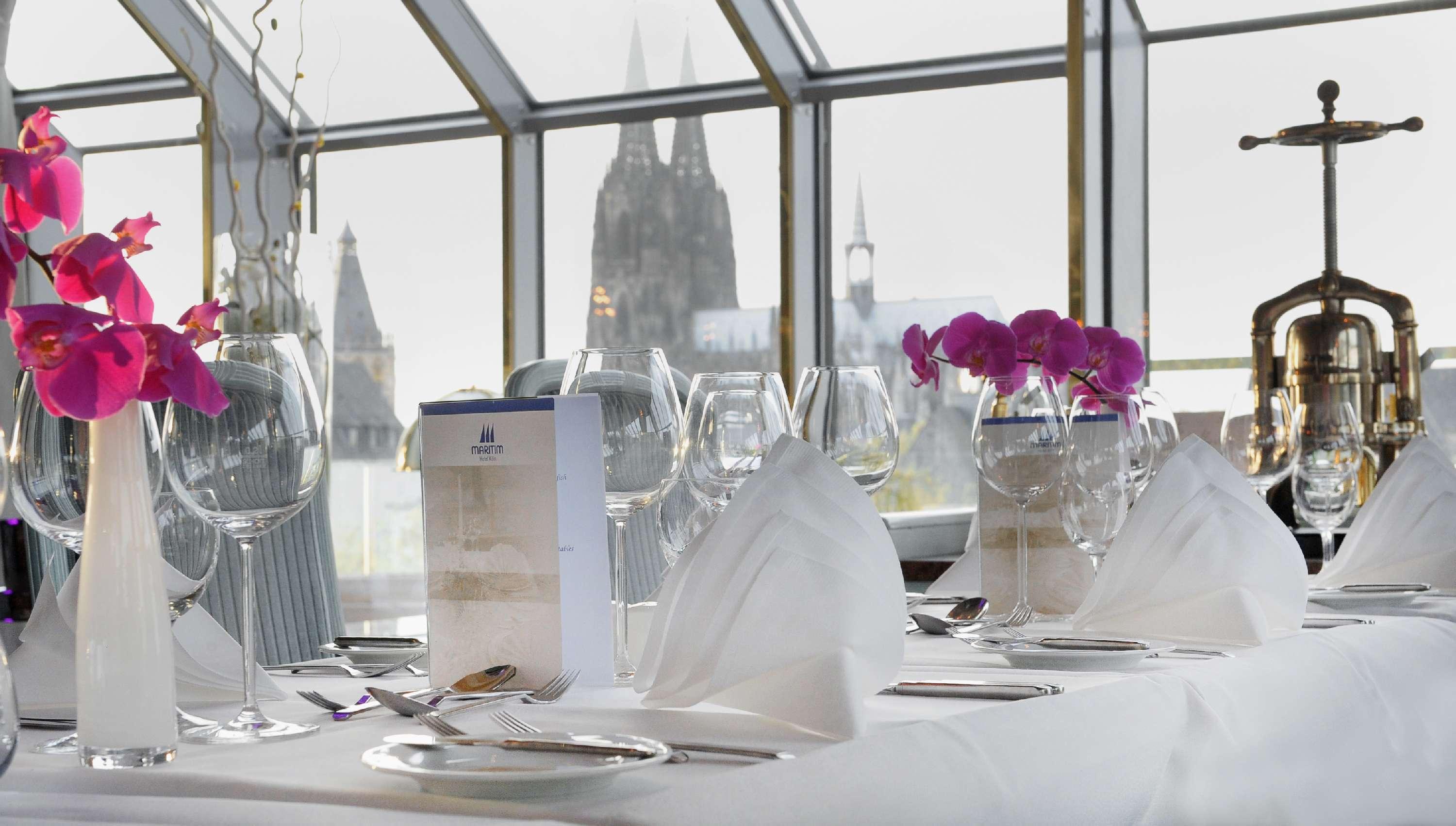 Maritim Hotel Koln Ngoại thất bức ảnh The view from the restaurant