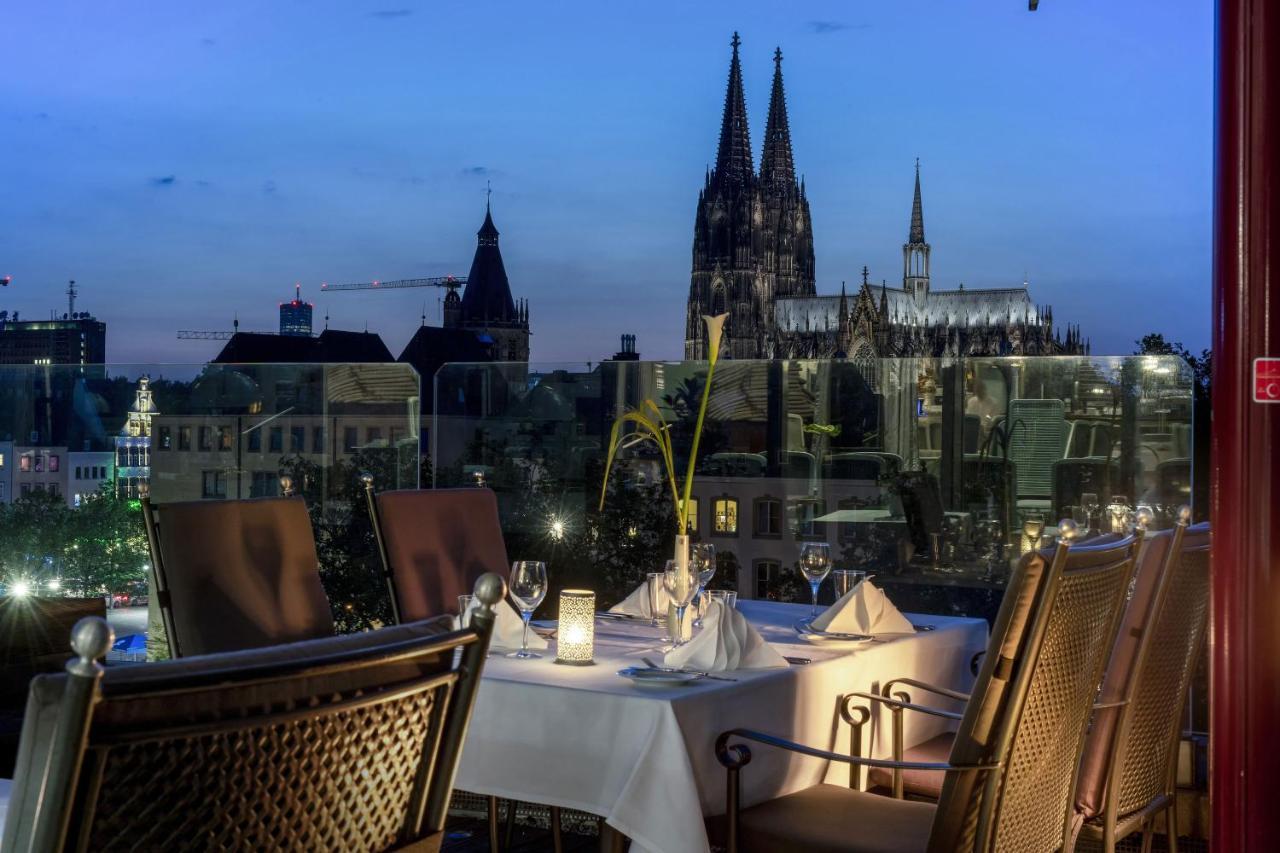 Maritim Hotel Koln Ngoại thất bức ảnh The view of the Cologne Cathedral from the terrace of the restaurant