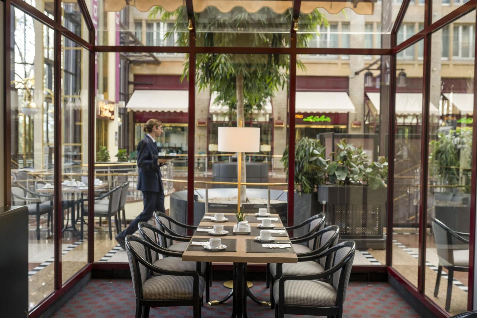 Maritim Hotel Koln Ngoại thất bức ảnh The restaurant